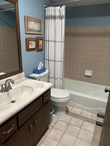 1214 Cherrywood DRIVE, Waukesha, WI 53188