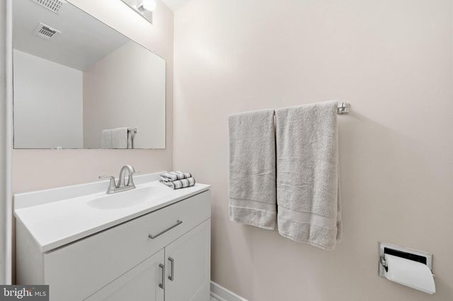 18664 RIVERGATE RD, Keedysville, MD 21756
