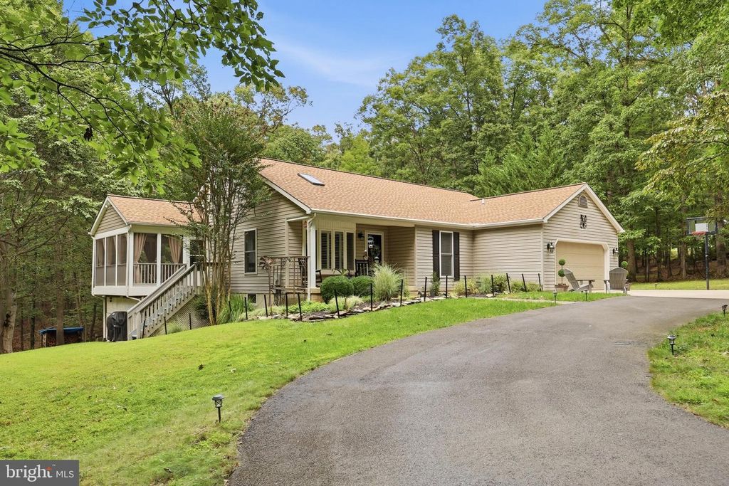 18664 RIVERGATE RD, Keedysville, MD 21756