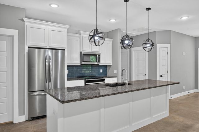 707 E Woodard Street, Denison, TX 75021