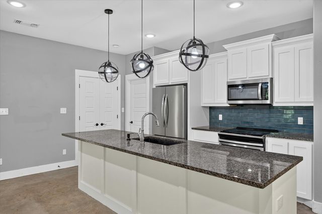 707 E Woodard Street, Denison, TX 75021