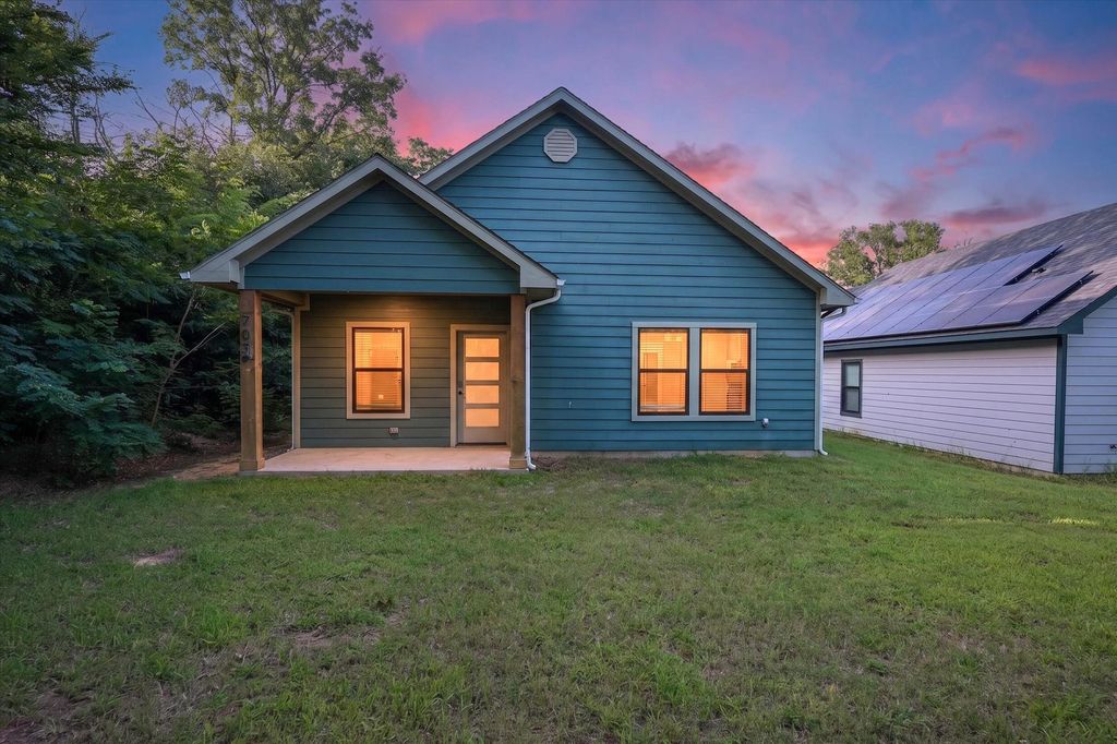 707 E Woodard Street, Denison, TX 75021