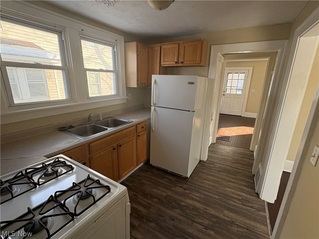 413 Stanton Avenue, Akron, OH 44301