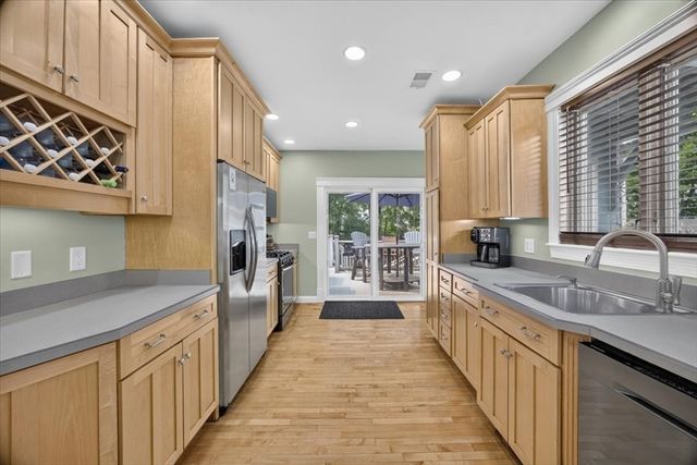 21 Willow St, Brockton, MA 02301