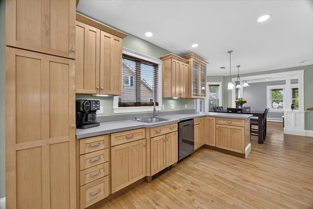 21 Willow St, Brockton, MA 02301