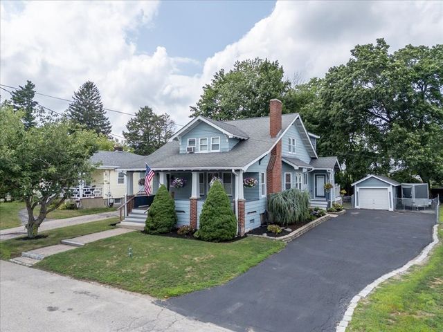 21 Willow St, Brockton, MA 02301