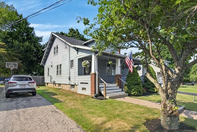21 Willow St, Brockton, MA 02301