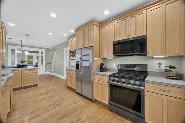 21 Willow St, Brockton, MA 02301