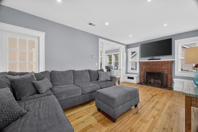 21 Willow St, Brockton, MA 02301