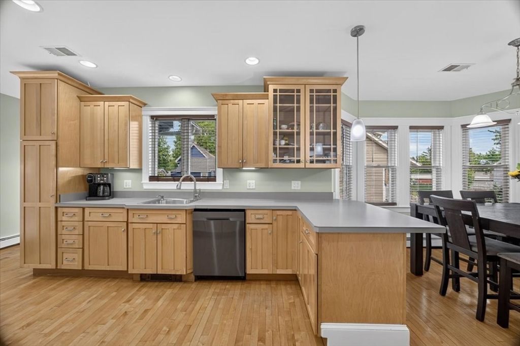 21 Willow St, Brockton, MA 02301