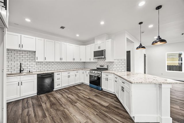 2111 Chapman Street, Houston, TX 77009