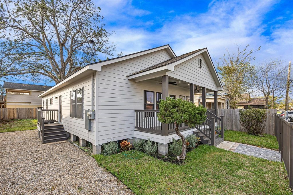 2111 Chapman Street, Houston, TX 77009