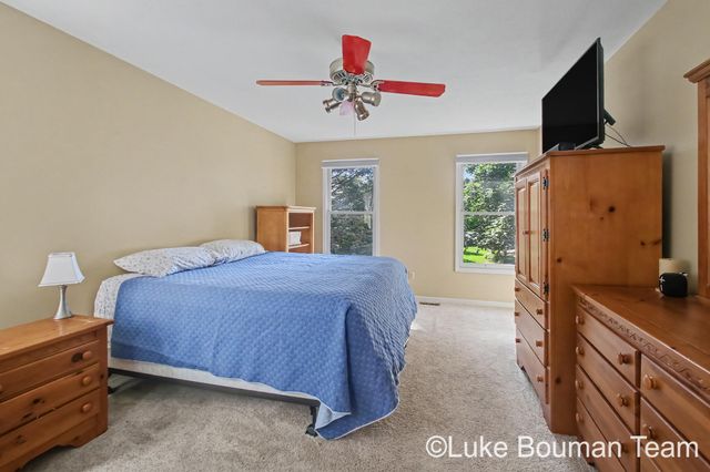 945 Bay Ridge Drive, Holland, MI 49424