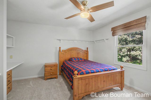 945 Bay Ridge Drive, Holland, MI 49424