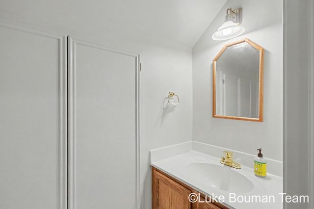 945 Bay Ridge Drive, Holland, MI 49424