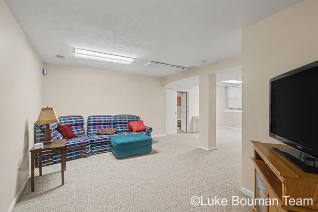 945 Bay Ridge Drive, Holland, MI 49424