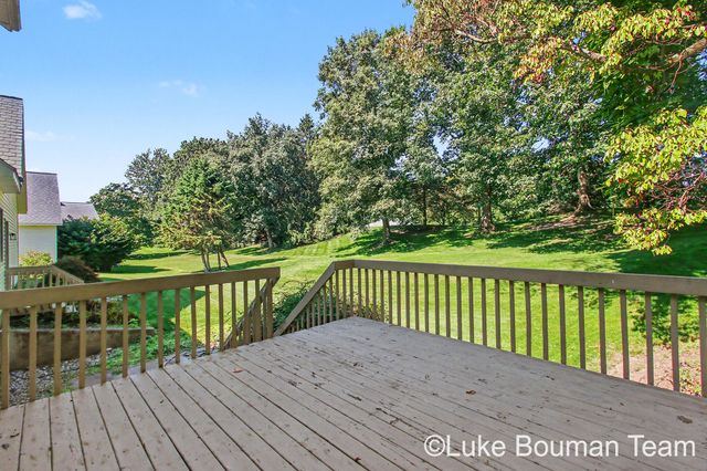 945 Bay Ridge Drive, Holland, MI 49424