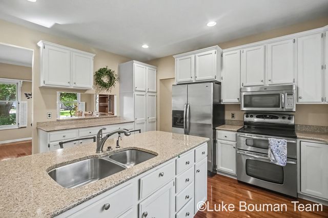945 Bay Ridge Drive, Holland, MI 49424