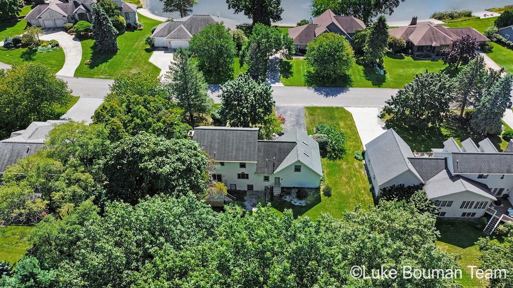 945 Bay Ridge Drive, Holland, MI 49424