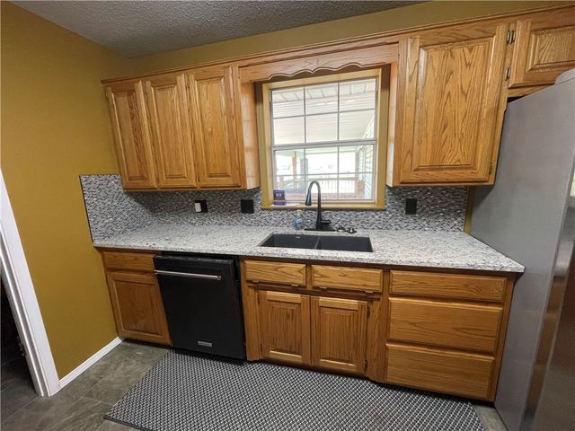 20 Shamrock, Clarksville, AR 72830