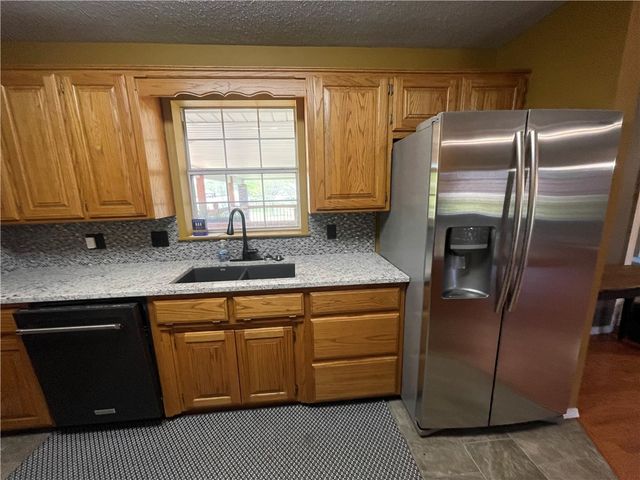 20 Shamrock, Clarksville, AR 72830