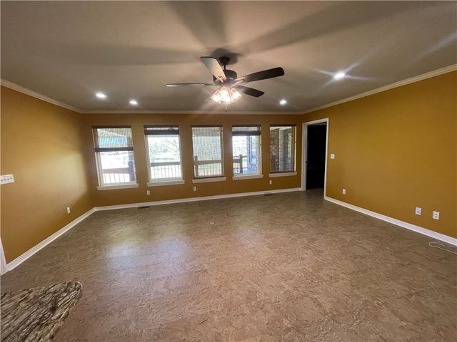 20 Shamrock, Clarksville, AR 72830