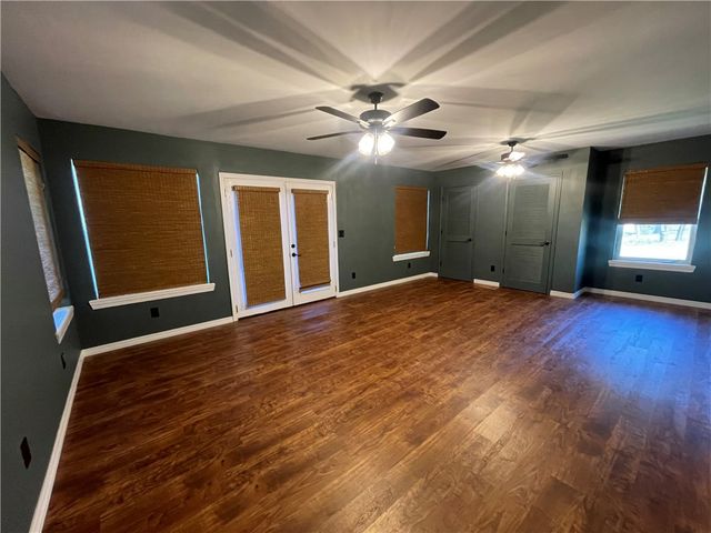 20 Shamrock, Clarksville, AR 72830