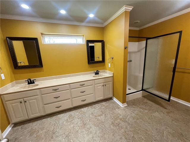 20 Shamrock, Clarksville, AR 72830