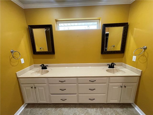 20 Shamrock, Clarksville, AR 72830