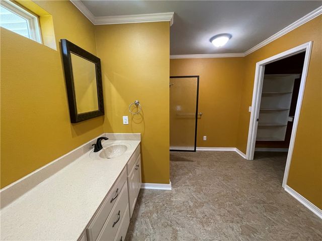 20 Shamrock, Clarksville, AR 72830