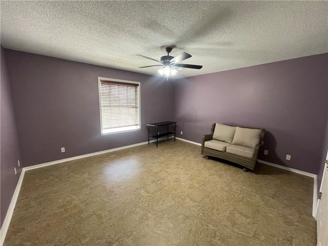 20 Shamrock, Clarksville, AR 72830