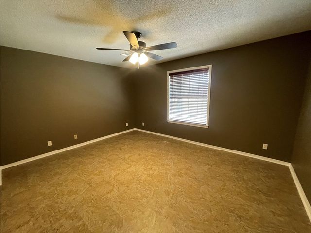 20 Shamrock, Clarksville, AR 72830