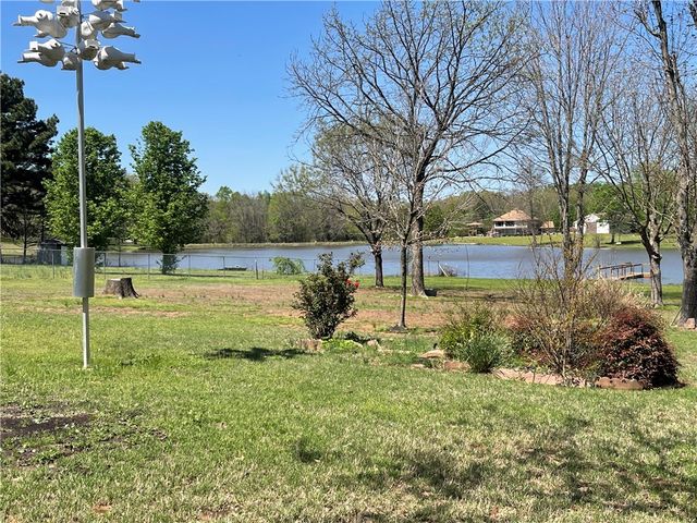 20 Shamrock, Clarksville, AR 72830