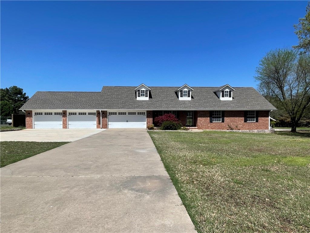 20 Shamrock, Clarksville, AR 72830