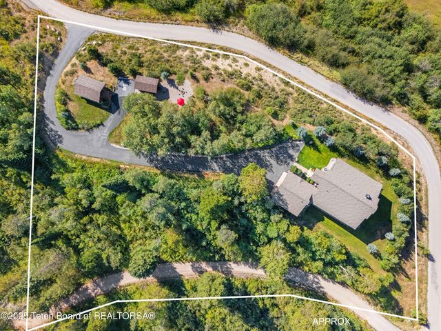 374 UPPER RIDGE Road, Alpine, WY 83128