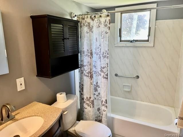2439 Union Blvd. Apt 2A 2A, Islip, NY 11751