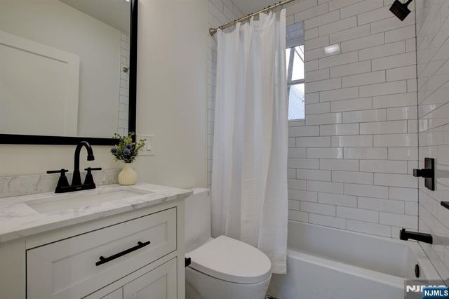 135 Forest Street 2F, Montclair, NJ 07042
