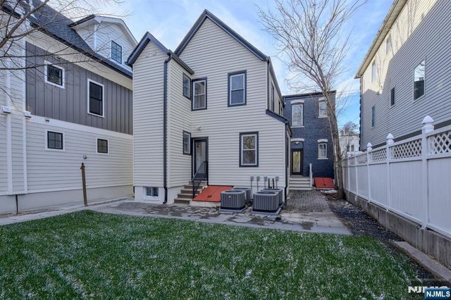 135 Forest Street 2F, Montclair, NJ 07042