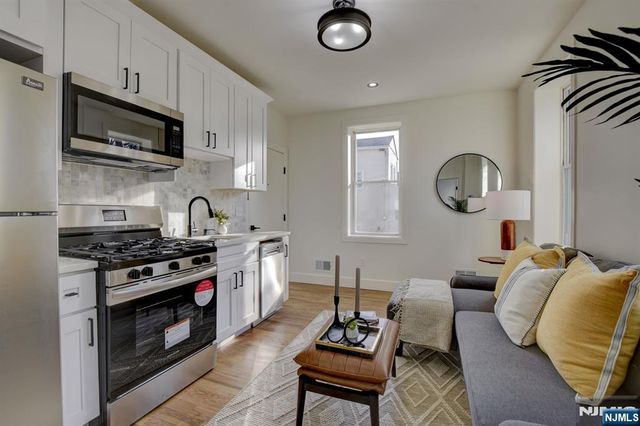 135 Forest Street 2F, Montclair, NJ 07042