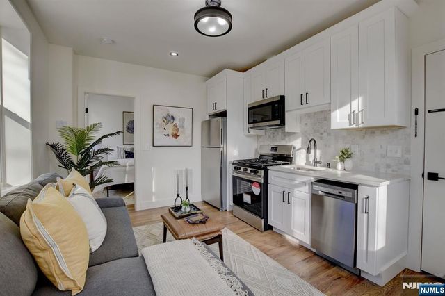 135 Forest Street 2F, Montclair, NJ 07042