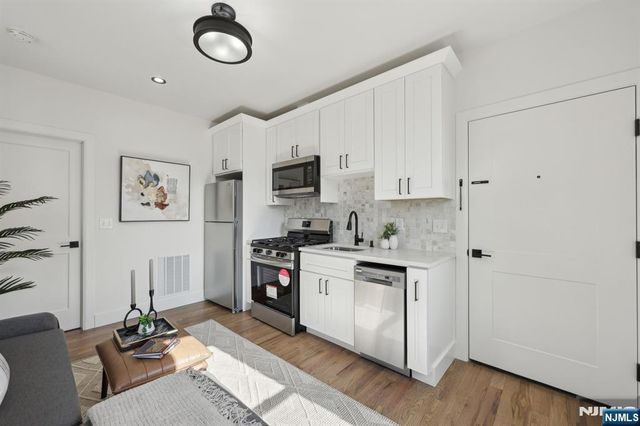 135 Forest Street 2F, Montclair, NJ 07042