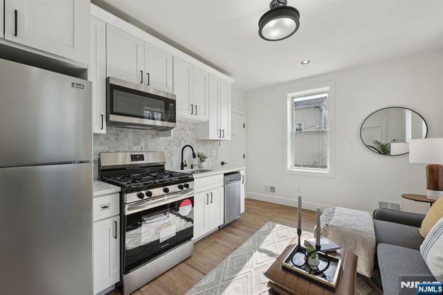 135 Forest Street 2F, Montclair, NJ 07042
