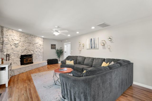 1237 58th Ave, Sacramento, CA 95831