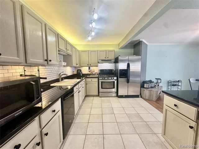 1306 Jay Street, Waterford, MI 48327