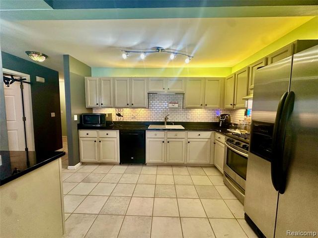 1306 Jay Street, Waterford, MI 48327