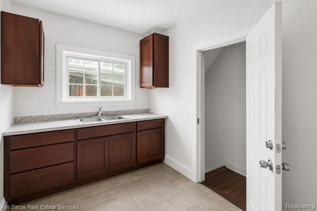 4249 Elmhurst Street, Detroit, MI 48204
