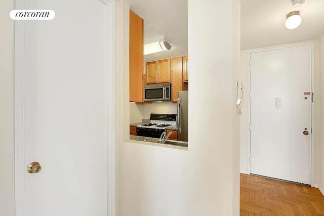 350 W 50th St Apt 10E, New York City, NY 10019