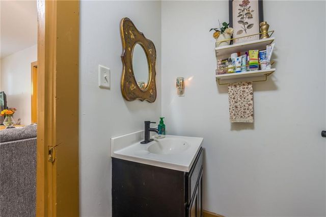 471 SE 1131 Road, Clinton, MO 64735