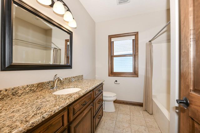 5125 Roamn WAY, Hartford, WI 53027