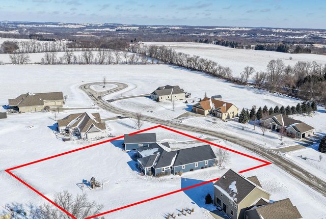 5125 Roamn WAY, Hartford, WI 53027